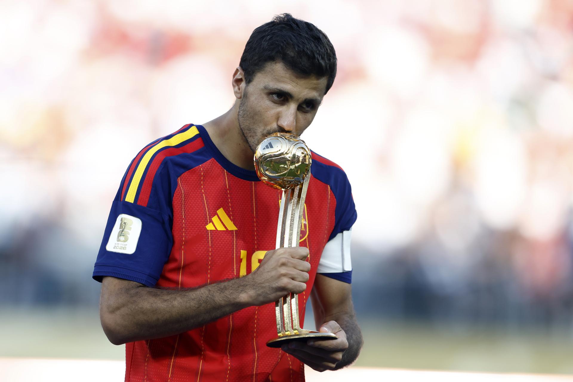 Le joueur de Manchester City Rodri écarté pour une « courte période » après une opération du dos