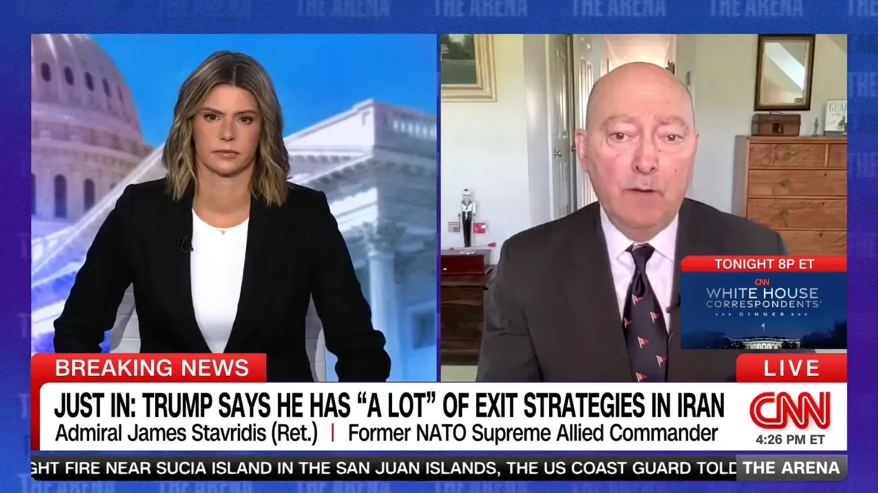 Presentadora de CNN señala una advertencia en los comentarios de James Stavridis sobre las declaraciones de Trump acerca de la guerra con Irán
