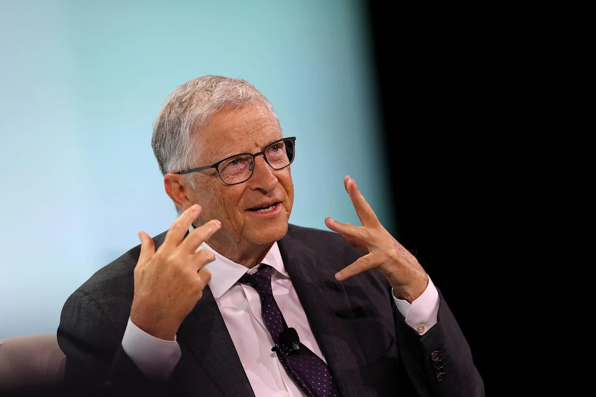 Bill Gates Foundation Trust trims Berkshire stake, buys $352.7 million of Home Depot