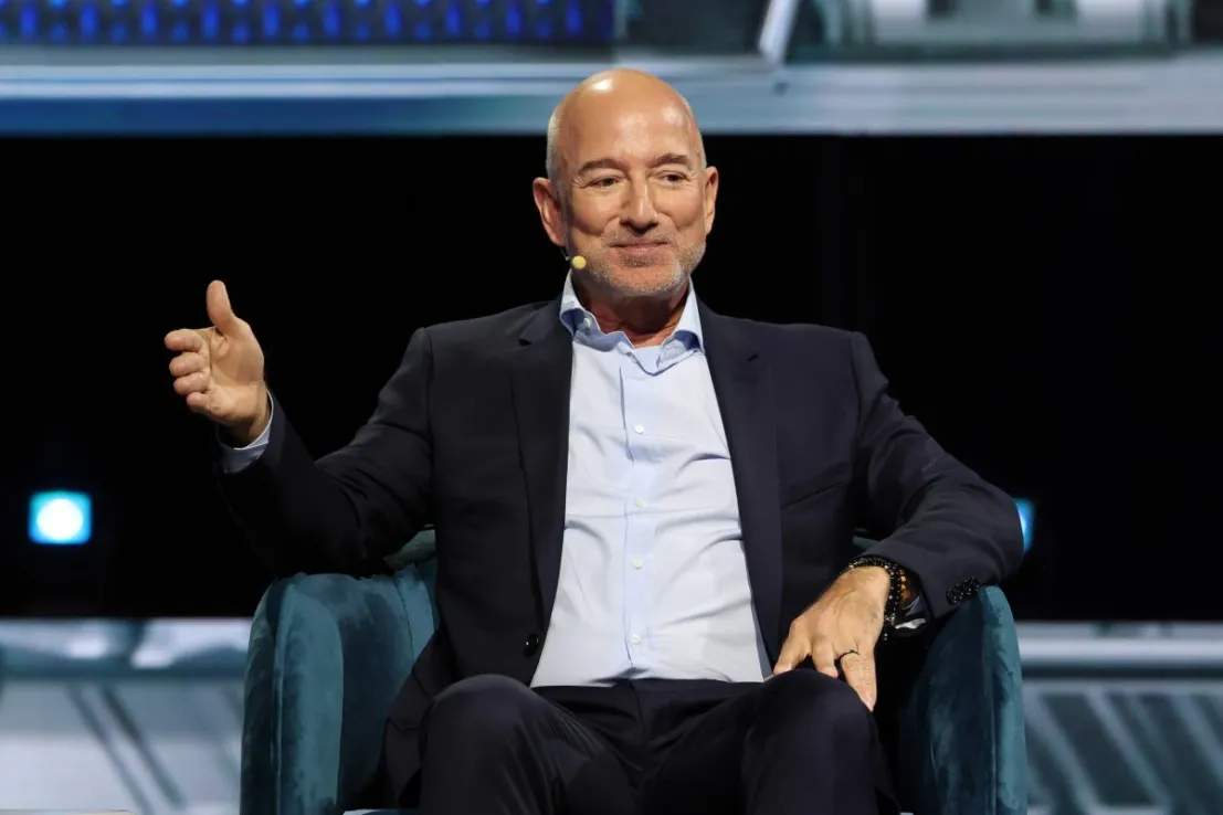 Consorcio vinculado a Jeff Bezos se acerca a la adquisición de una participación minoritaria en el Liverpool FC mientras se acerca la venta de Fenway Sports Group