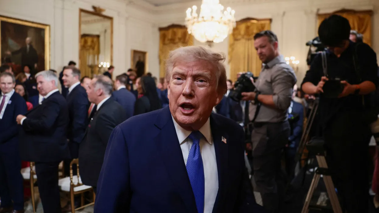 Trumps rondleiding langs helipad leidt tot 'Truman Show'-vergelijking in Raw Story-column