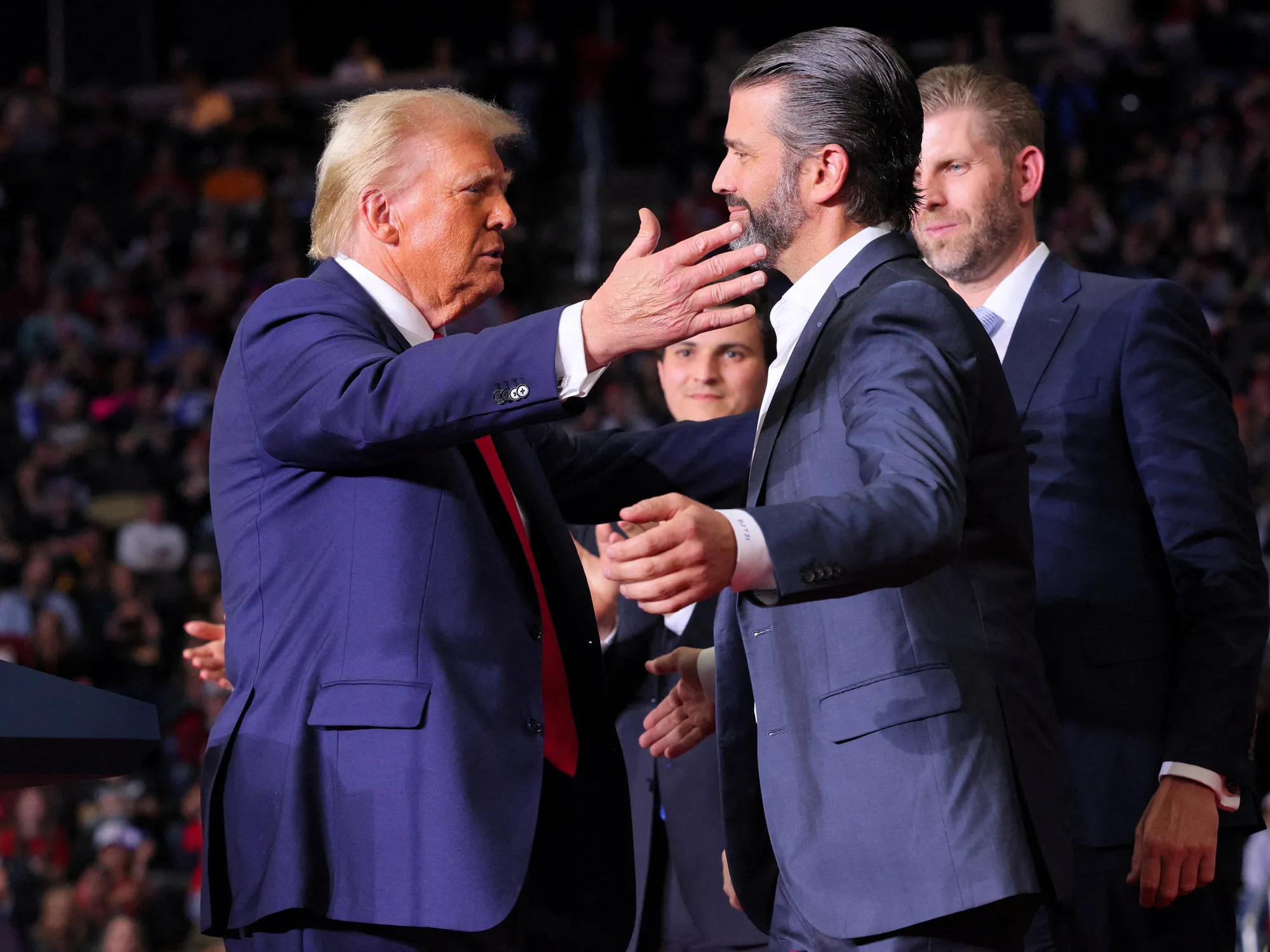 Сравнение масштабов финансовых операций семей Трампа и Байдена: постатейный разбор