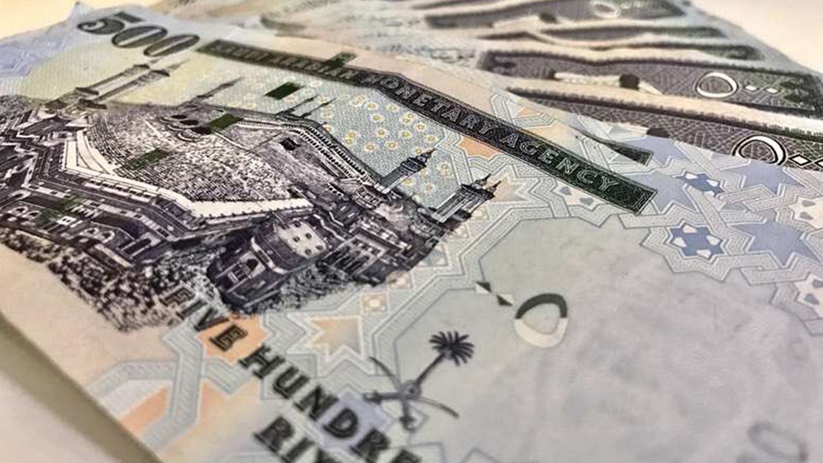 La guerra fa crollare la produzione petrolifera saudita e aumentare le entrate