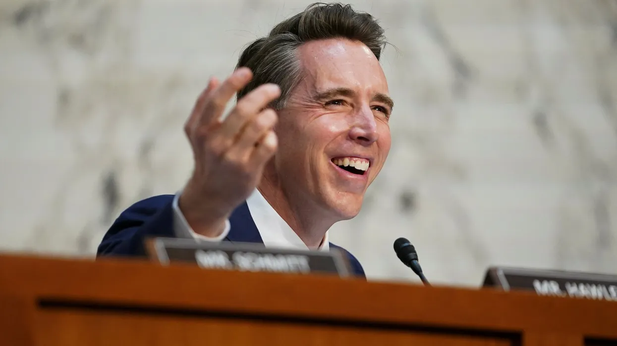 Une ancienne avocate du DOJ affirme que Hawley et Schmitt ont provoqué des menaces de mort après son témoignage