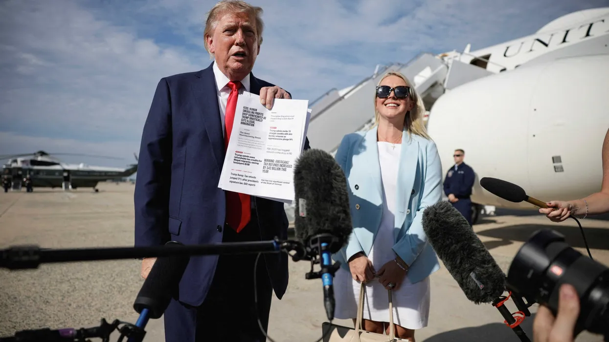 Urzędnik Trumpa wyśmiany jako „nieporadny filmowy złoczyńca” po wpadce, która ujawniła strategię podsuwania dokumentów mediom