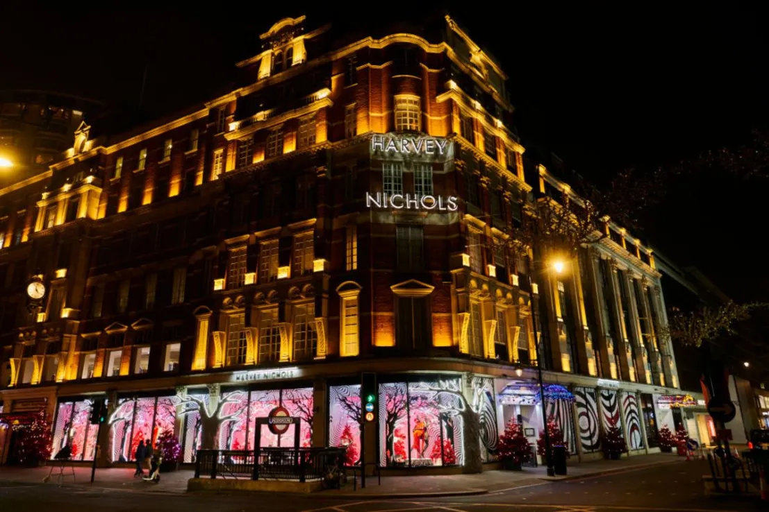 Next и Frasers сразятся за Harvey Nichols на фоне усиления процесса продажи