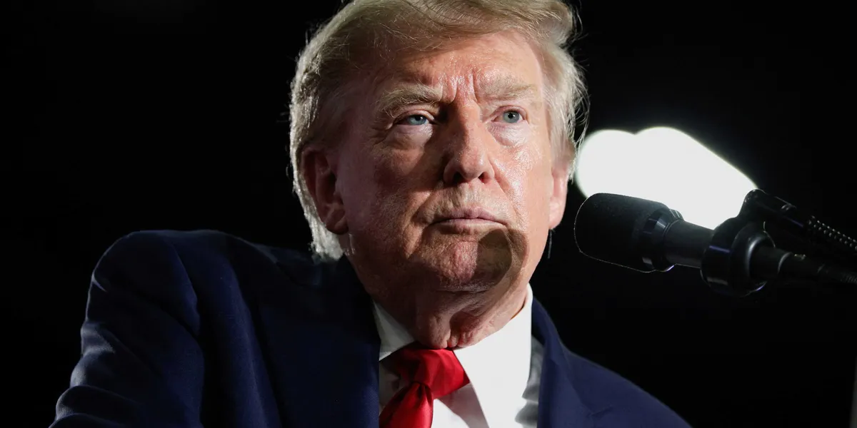 トランプ氏のサウスカロライナ州集会が野次で中断、支持者が下品なジェスチャーで応じる