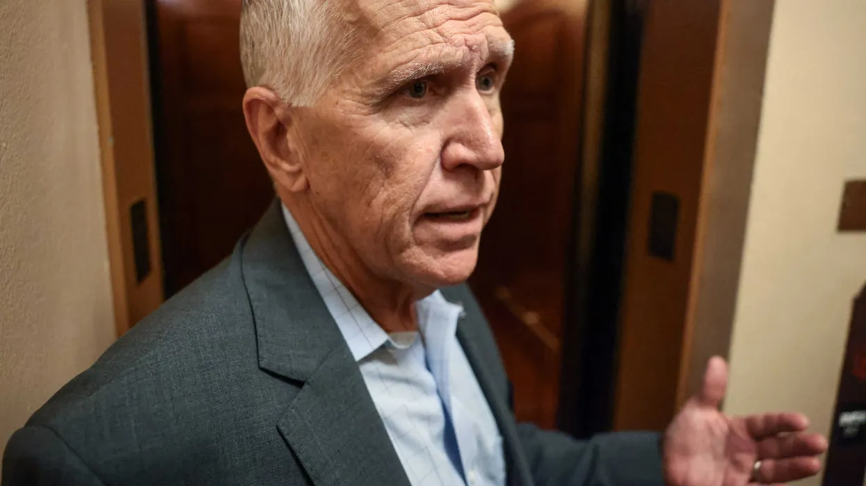 Tillis giura di bloccare la conferma di Blanche dopo che Trump resuscita il fondo anti-armaiologia