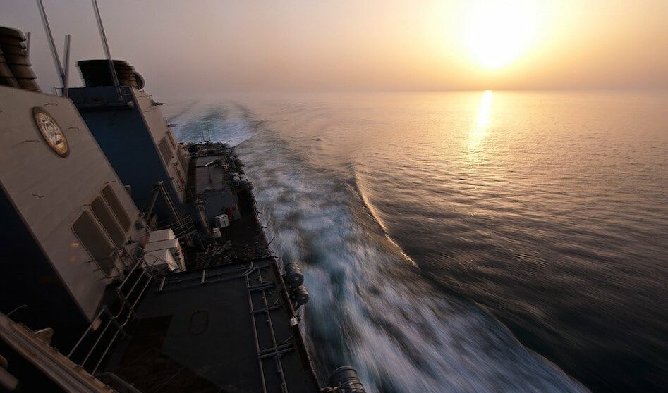 Les attaques entre les États-Unis et l’Iran reprennent, ravivant les inquiétudes sur le trafic dans le détroit d’Hormuz