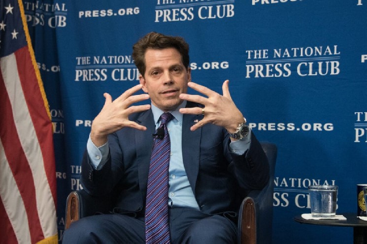 Scaramucci Acusa a los Republicanos de Estorbar la Ley CLARITY para Culpar a los Demócratas y Recolectar Donaciones Cripto