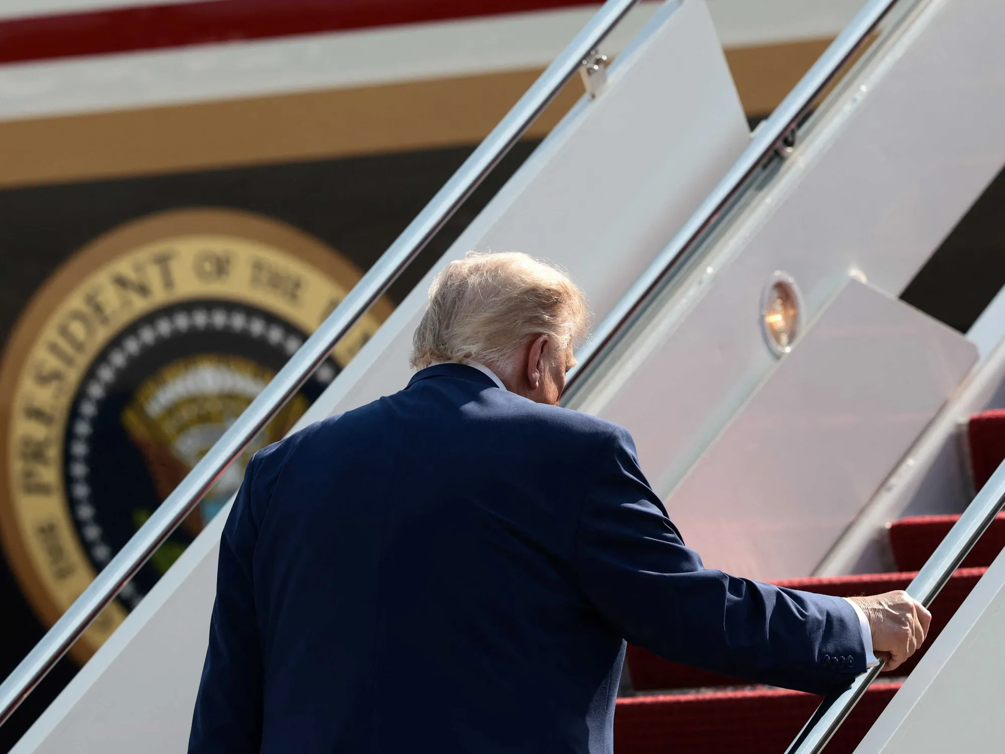 Рейтинг одобрения Трампа рухнул до минимума второго срока — минус 31 пункт: «Он проигрывает», — заявил аналитик данных Энтен