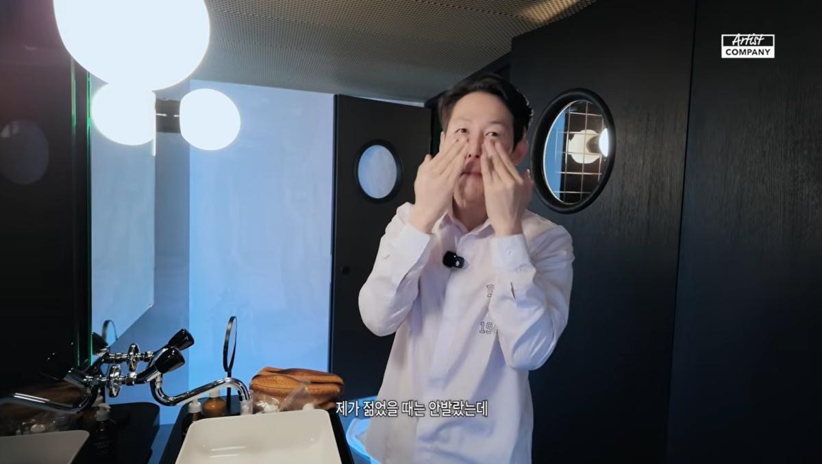 Lee Jung-jae, estrella de “Squid Game”, insiste en el uso diario de protector solar para cuidar su piel en recuperación y prevenir manchas oscuras