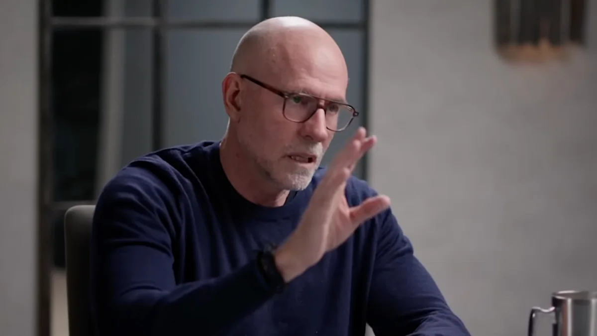 Scott Galloway advierte que la concentración en IA podría desencadenar una caída del mercado bursátil de EE. UU. en 24 meses