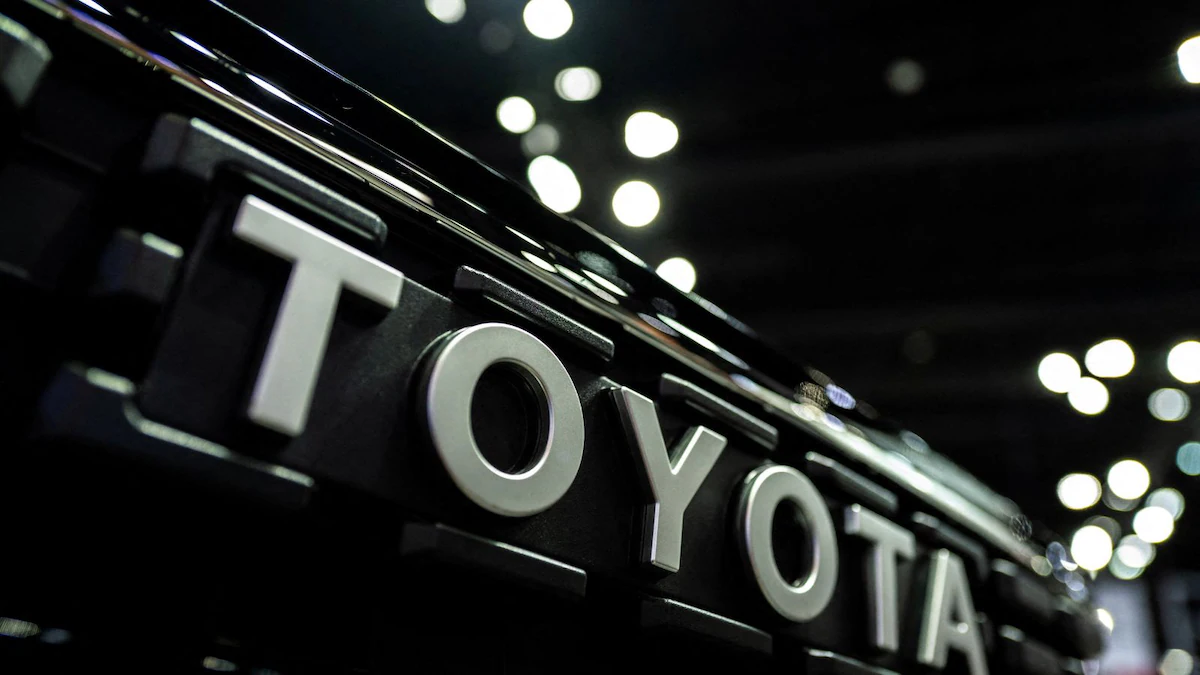 Toyota annonce un rachat d'actions de 1 000 milliards de yens (6,3 milliards de dollars) et relève ses prévisions de bénéfice d'exploitation