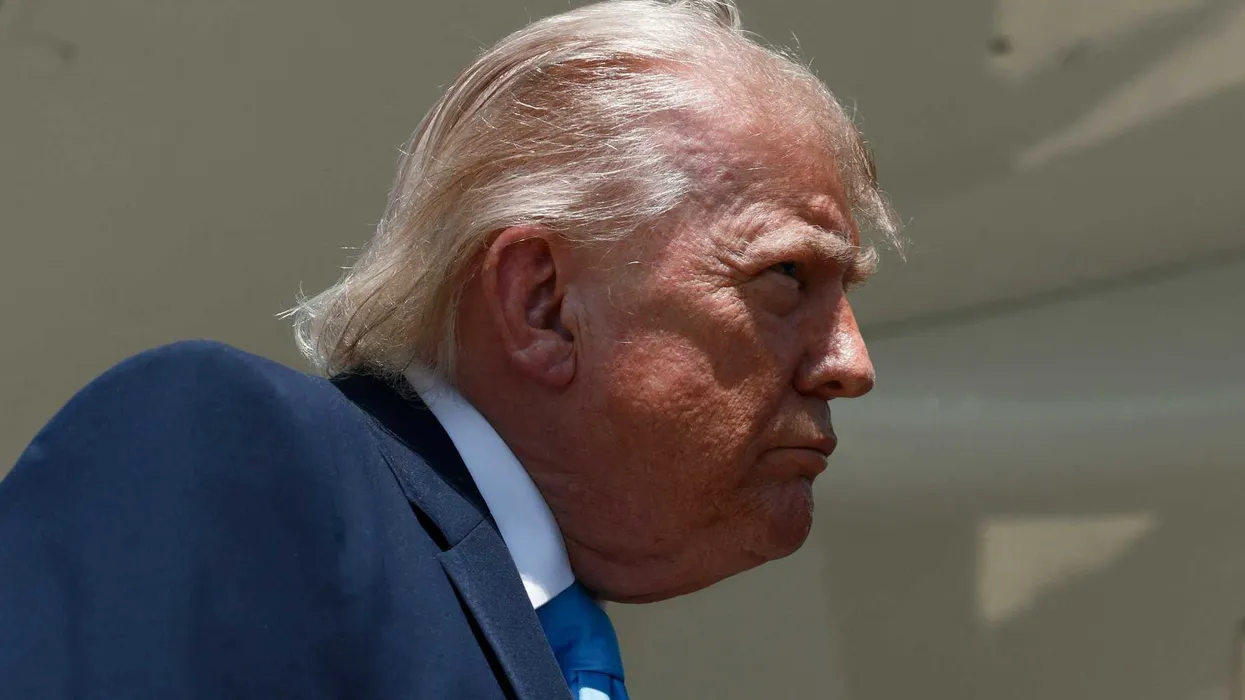 Maggie Haberman wskazuje na siniaki, obrzęki i utajnianie informacji w ocenie zdrowia Trumpa