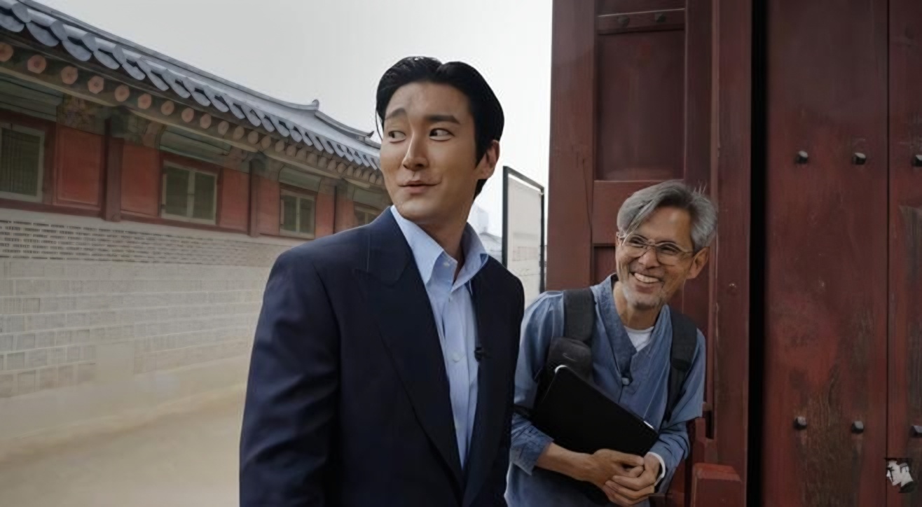 Super Junior-lid Choi Si-won grijpt in toen toerist wilde roken bij het Gyeongbokpaleis