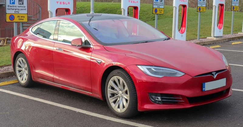 Tesla захватила 59% рынка электромобилей США — наивысшая доля с 2023 года