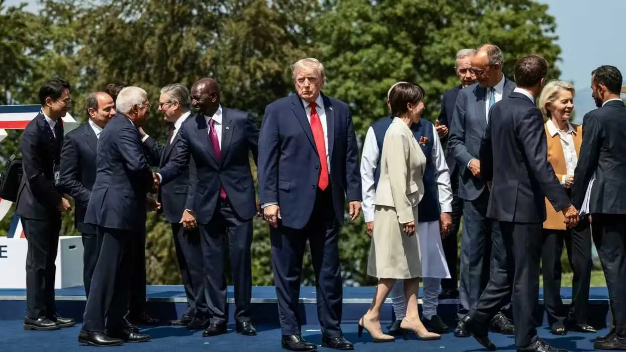 L'«era americana» sta finendo mentre gli alleati un tempo fedeli scoprono che gli Stati Uniti sono «molto più deboli di quanto pensassero», afferma un esperto di sicurezza