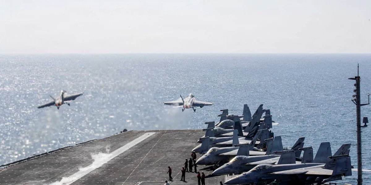 多名 USS Abraham Lincoln 艦上水兵在延長部署期間試圖跳海