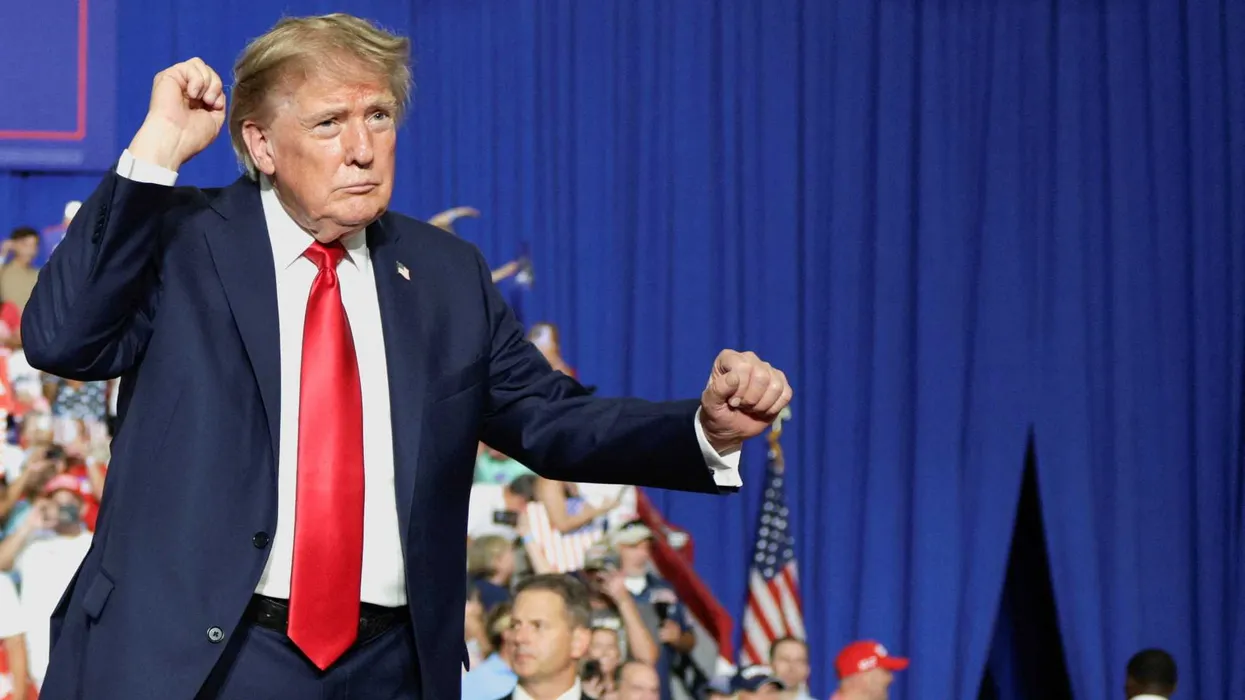 CNN-presentatrice Abby Phillip vraagt zich af 'waar hij het over heeft' nadat Trump het leger de 'ultieme interventie' noemt