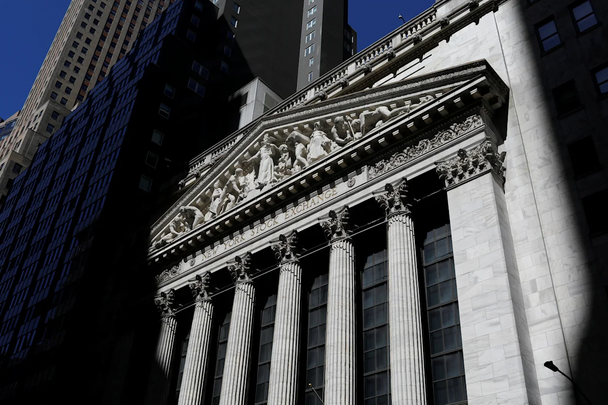 Aktienmarkt heute: Nasdaq verringert Verluste, da Chip-Aktien verkauft werden, S&P 500 und Dow steigen