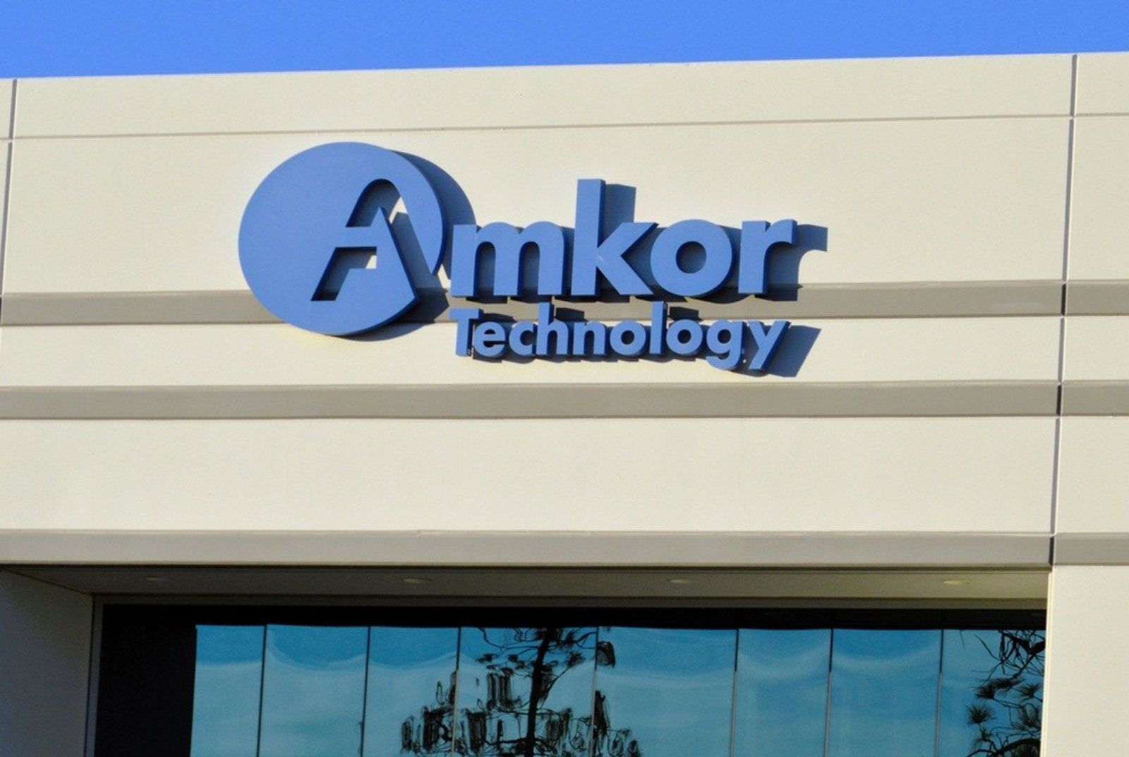 Акции Amkor Technology взлетели на фоне сделки с Nvidia на 1,5 млрд долларов по упаковке чипов для ИИ