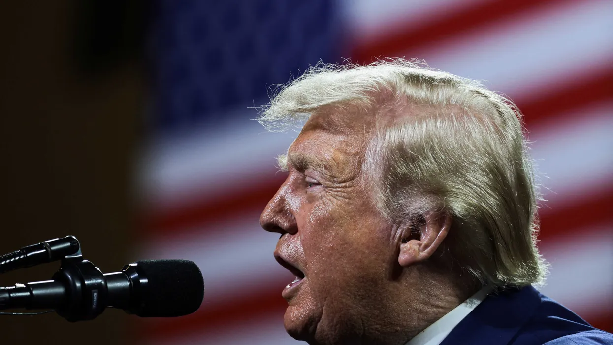 Expertos advierten que la administración Trump reescribe en secreto las normas del censo para excluir a millones de inmigrantes