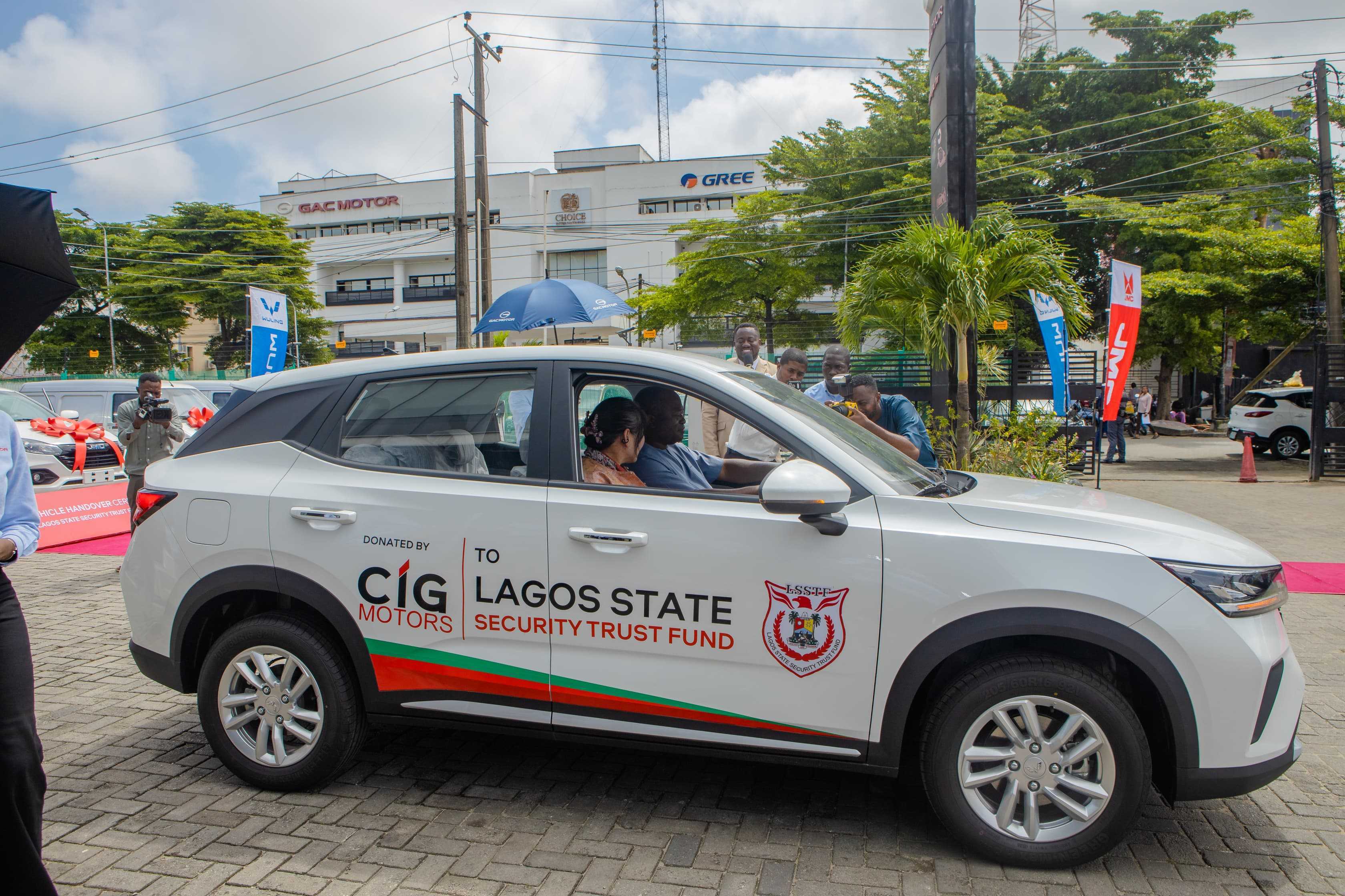 CIG Motors, società madre di LagRide, dona 10 veicoli per oltre 300 milioni di ₦ al Fondo Fiduciario per la Sicurezza dello Stato di Lagos
