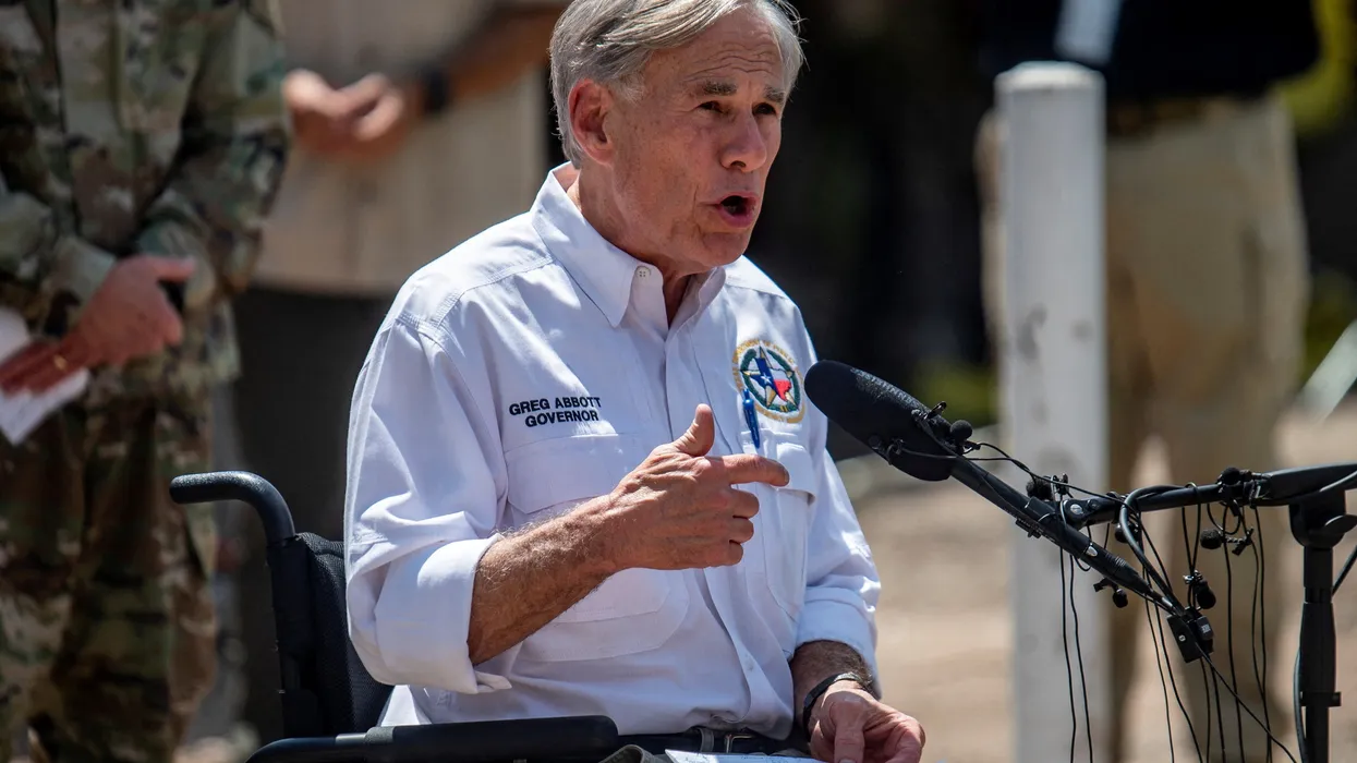 Le procureur général du Minnesota poursuit le gouverneur du Texas Abbott pour l'extradition bloquée d'un agent de l'ICE accusé d'agressions criminelles
