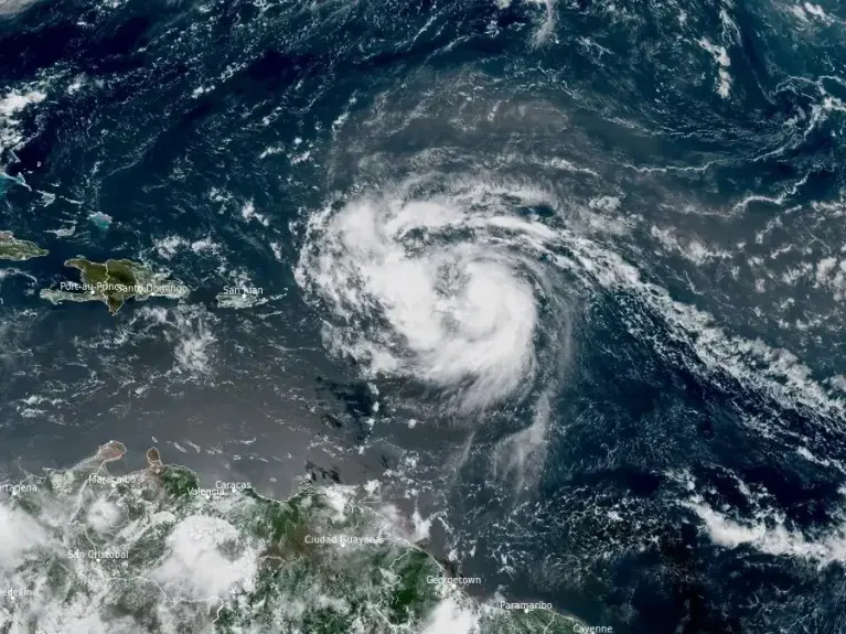 La saison des ouragans de l'Atlantique approche alors que le NHC surveille deux systèmes avec des probabilités de cyclone élevées