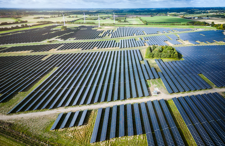 US-Stromerzeugung aus erneuerbaren Energien steigt Anfang 2026 um 10 %, Solarenergie überholt fossile Energieträger und Kernkraft weiter