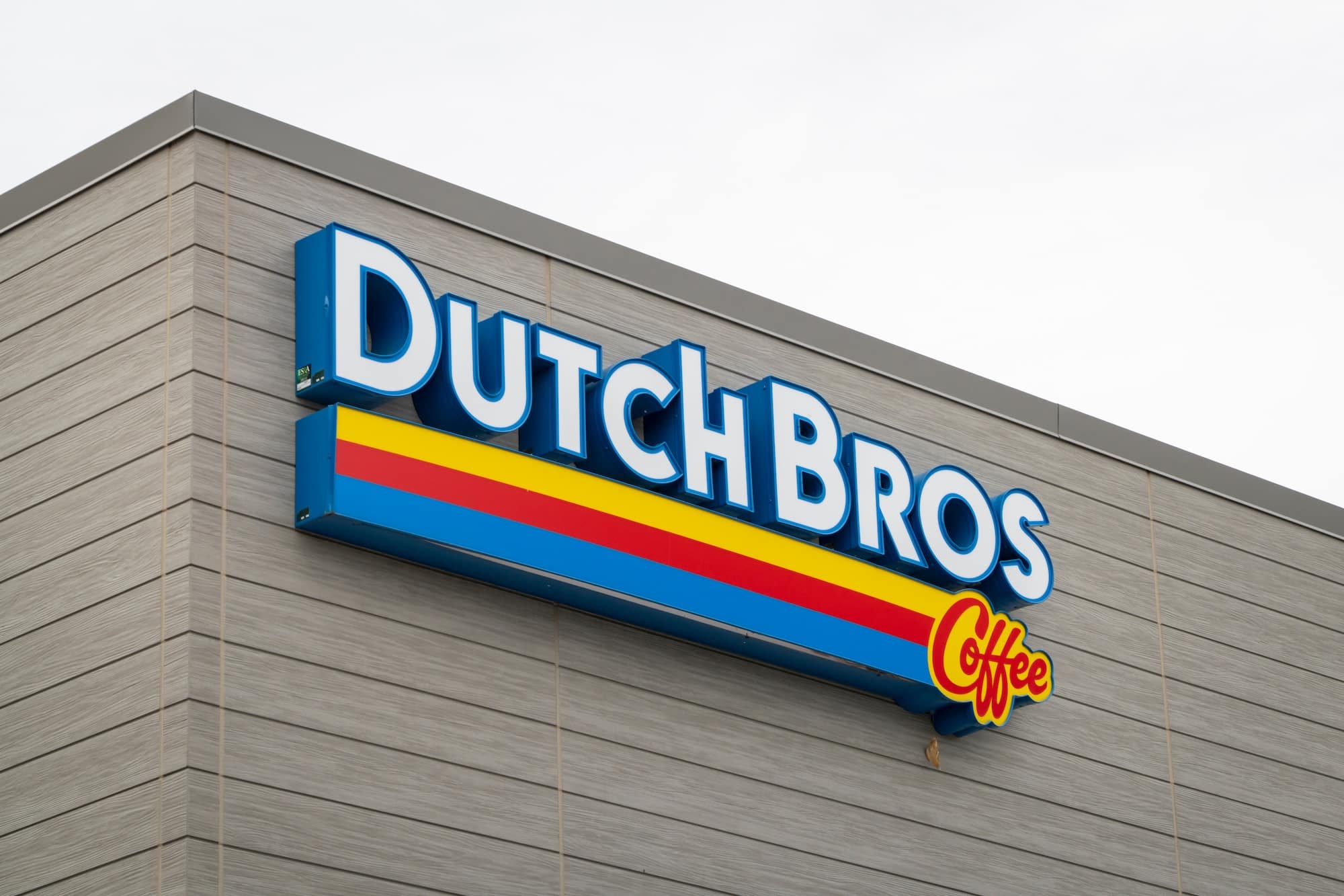 Dutch Bros повышает годовой прогноз после сильных результатов за Q2
