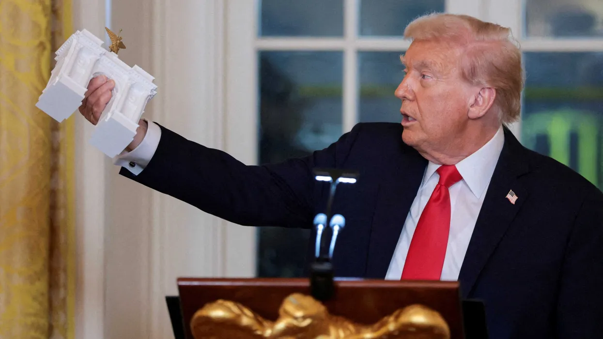 Il critico di architettura Paul Goldberger avverte che l'提议 'Arco di Trump' altererebbe definitivamente Washington DC