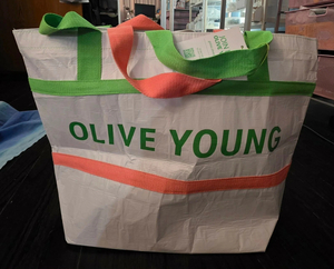Многоразовая сумка Olive Young за 3 000 вон стала неожиданным сувениром для туристов в Южной Корее