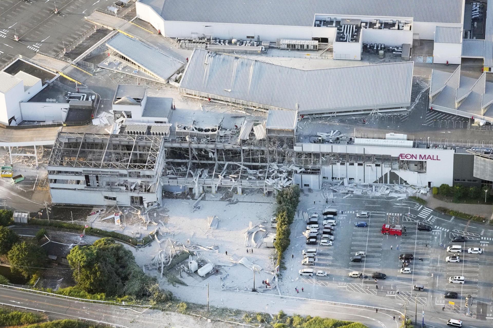 Starkes Erdbeben trifft Südjapan, Todesopfer nach Explosion in Einkaufszentrum befürchtet