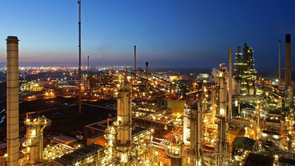 Record U.S. Refinery Runs Fall Short as Global Fuel Shortage Deepens