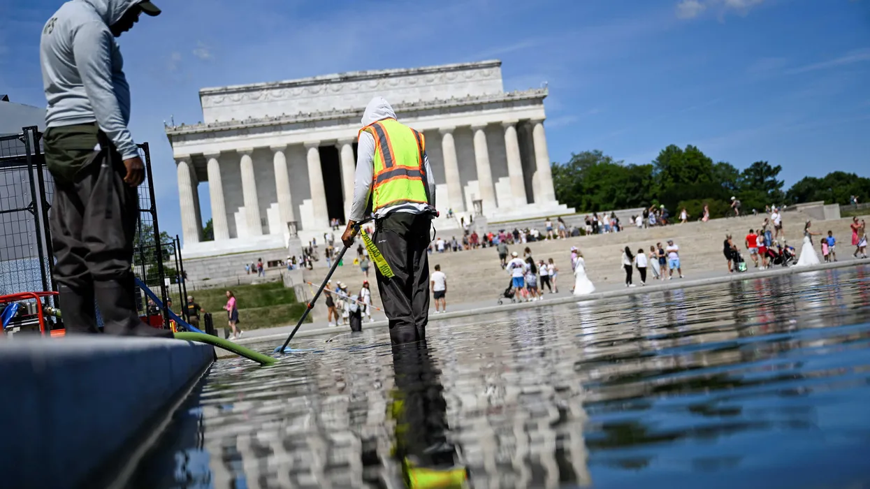 La defensa instruye a los fiscales sobre las reglas de secreto del gran jurado en el caso de vandalismo del Reflecting Pool de Trump