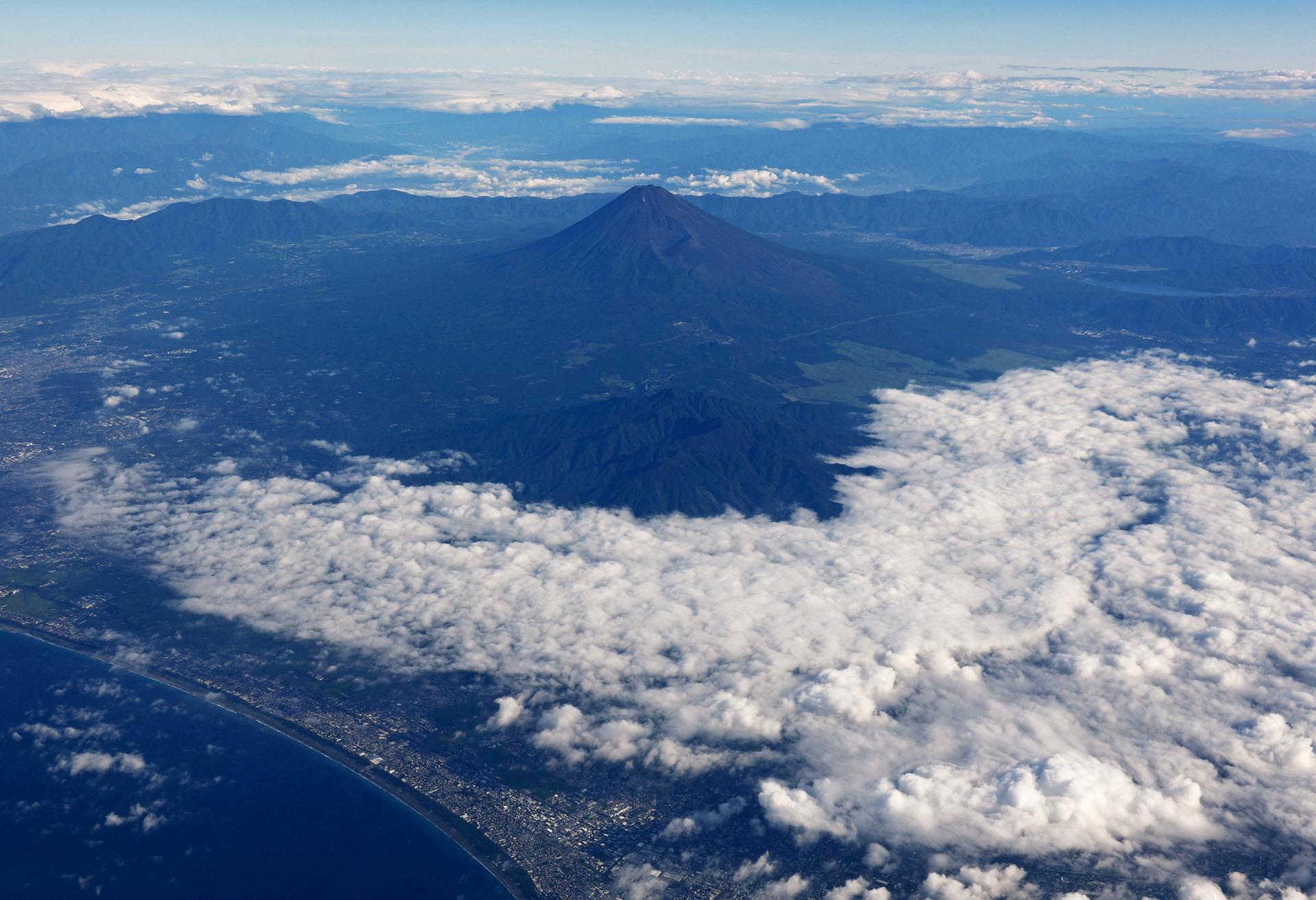 富士山で7歳の息子を8時間ひとり待たせた父親、警察が厳重注意