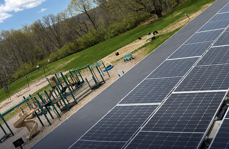 La Andover Elementary School nel Connecticut completa un impianto solare sul tetto con Titan Energy e Greenskies Clean Energy
