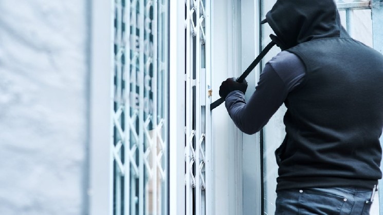 Coppia francese intende vendere la casa dopo tre invasioni domestiche legate alle criptovalute in meno di un mese