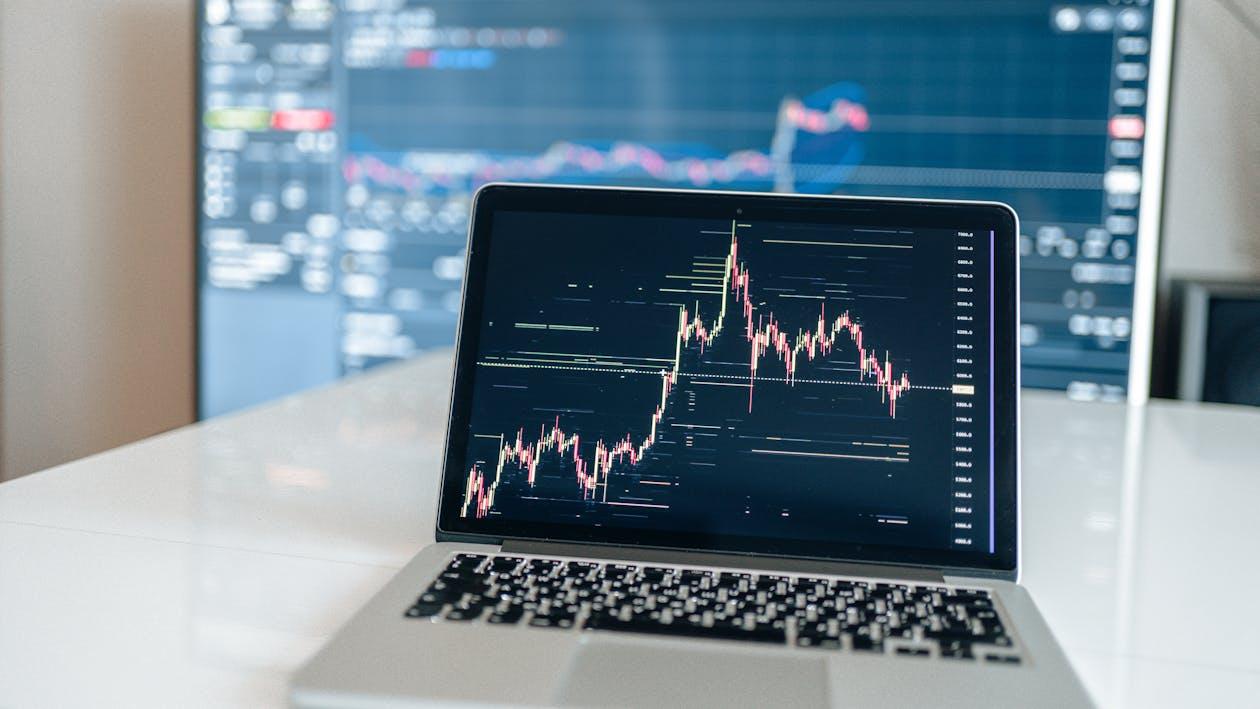 INVEST Network, Solana, Hyperliquid, and Chainlink Stand Out Through Utility, Usage, and Expansion