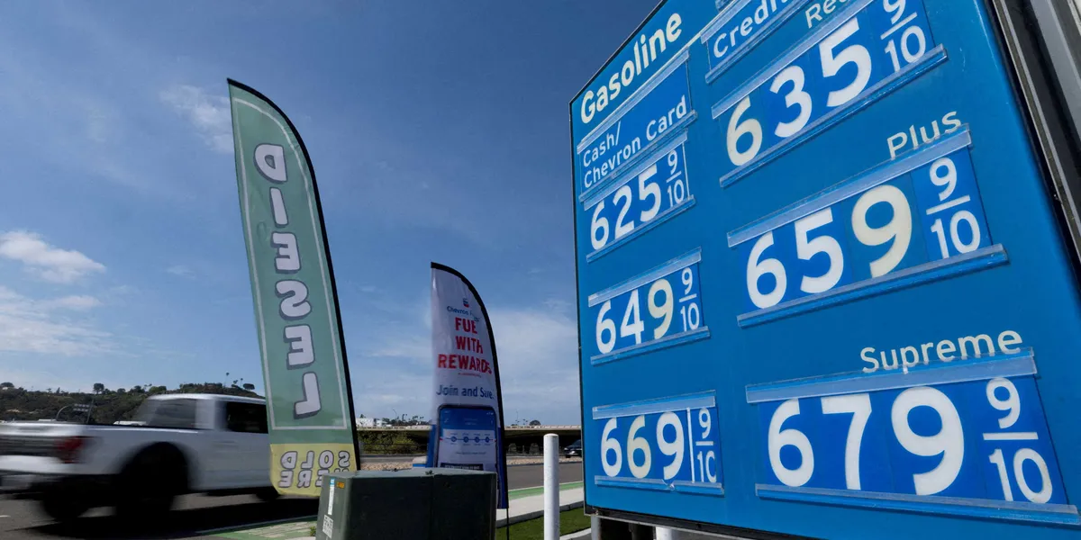 Encuesta de Fox News muestra una ventaja demócrata histórica en temas de costo de vida en medio del aumento de la gasolina