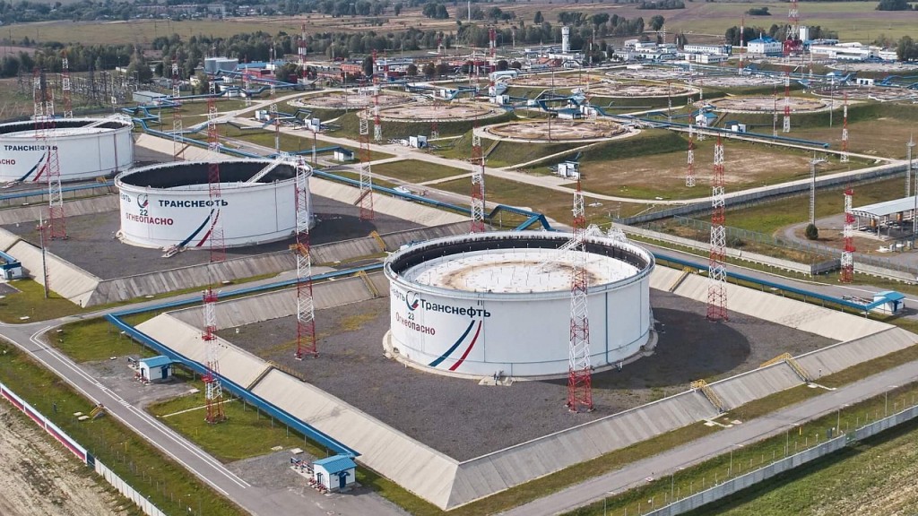 Экспорт дизельного топлива из России рухнул до многолетнего минимума на фоне ударов по НПЗ и сжатия мирового предложения