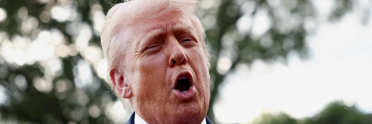 Рейтинг одобрения Трампа упал до 35% в трёх последних национальных опросах на фоне размывания поддержки со стороны республиканцев, не относящихся к MAGA, показывает анализ