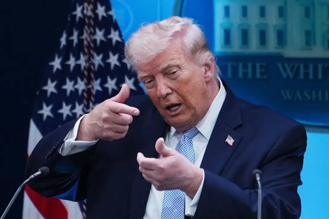 Трамп приостанавливает удары на фоне новых надежд на мир