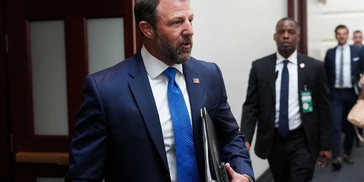 DHS-Minister Markwayne Mullin gerät wegen ICE-Anordnung zu Fahrzeugkontrollen unter Druck des Weißen Hauses