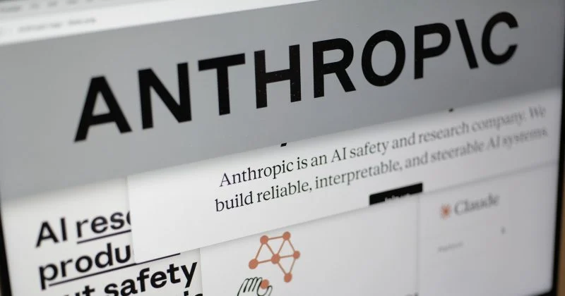Le rythme annualisé du chiffre d'affaires d'Anthropic dépasse 65 milliards de dollars avant son introduction en bourse, selon Axios