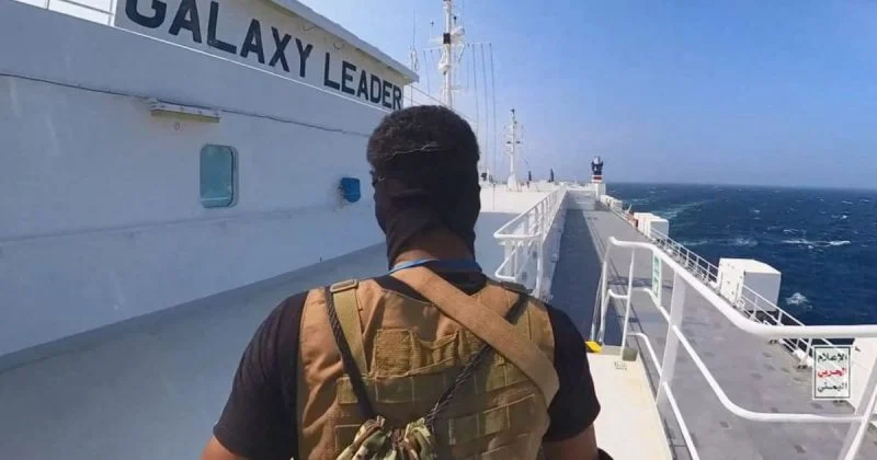 Йеменские хуситы отрицают планы по взиманию платы с судов в Красном море, снижая опасения по поводу закрытия пролива