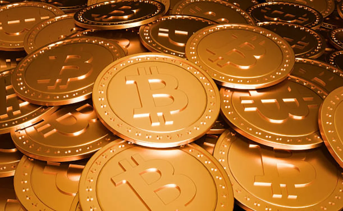 Биткоин и Ethereum выросли после того, как июльский отчёт по занятости не оправдал ожиданий