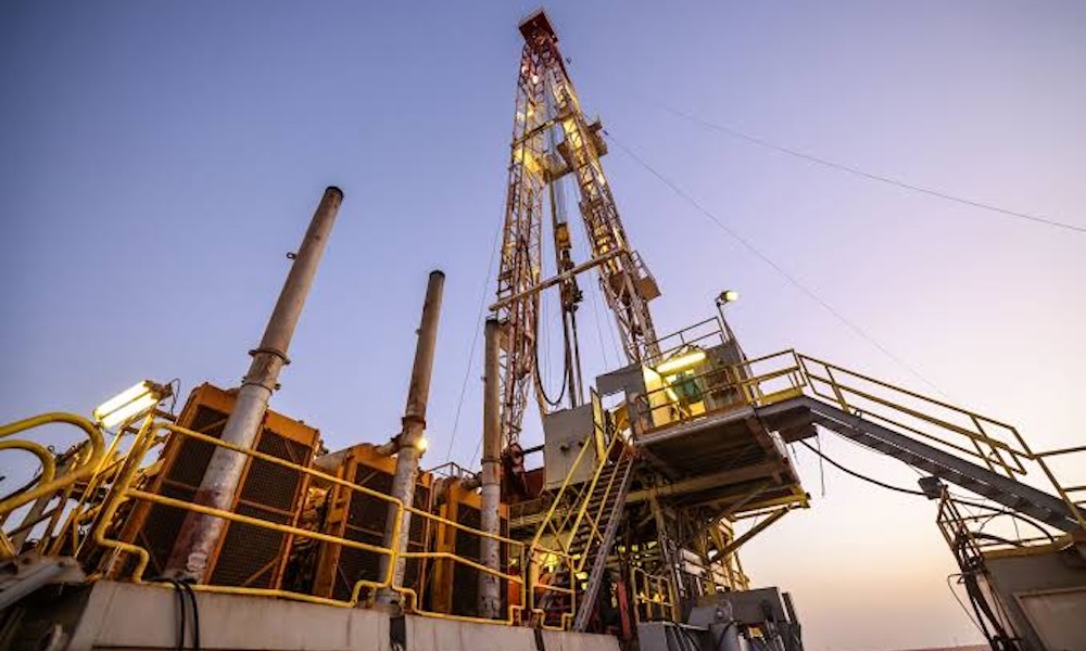 Ataques con drones amenazan la refinería y operaciones de exportación de petróleo en Zawiya, Libia
